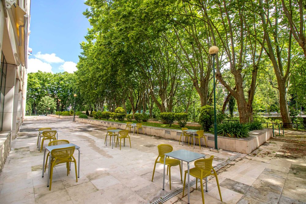 O seu negócio num espaço já pronto Terraços do Marachão ·Trespasse Espaço Comercial – Leiria Centro – 30.000€ – Renda 450€/mês