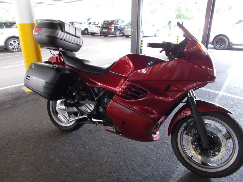 BMW K1100 RS de garagem