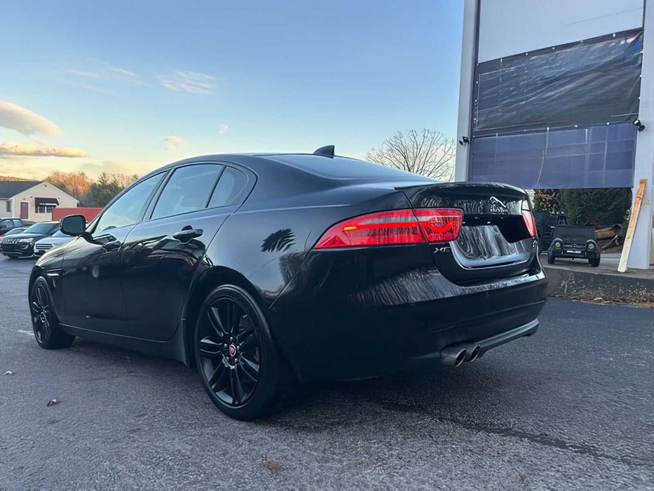 Jaguar XE      2018