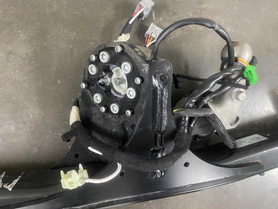 Фаркоп електричний причіпне прицепное Volvo XC40 2017р.- 32351483