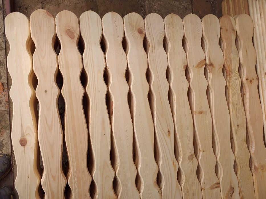 Sosnowa sztacheta i modrzewiowa