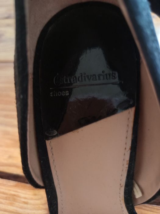 Buty czarne zamszowe damskie na obcasie szpilki,rozmiar 38Stradivarius