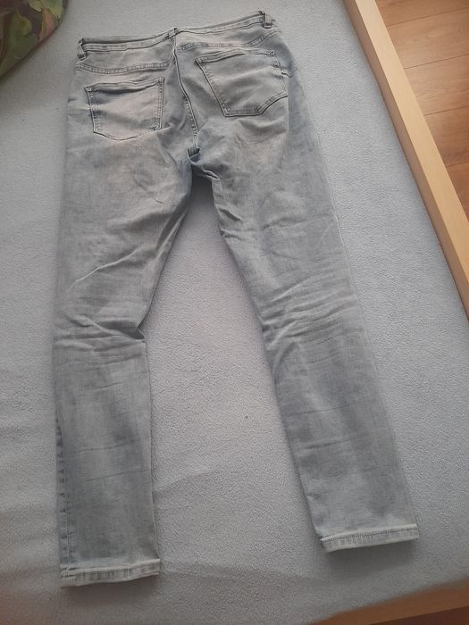 Jeansy Reserved jasne