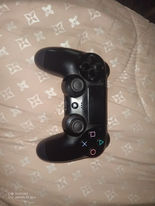 Продам ps4 с акаунтом