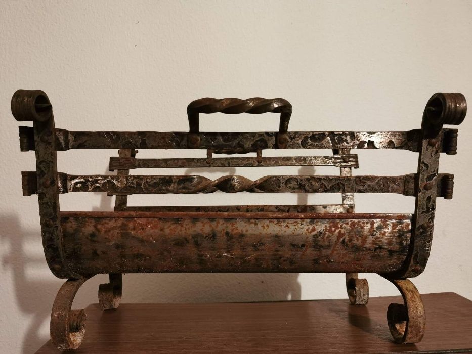 Cesto em ferro para lenha