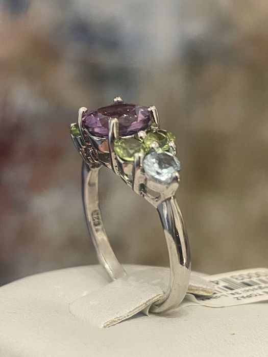 Srebrny pierścionek z naturalnymi kamieniami