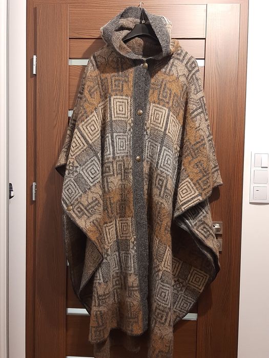 Płaszcz, ponczo z czystej wełny rozm uniwersalny