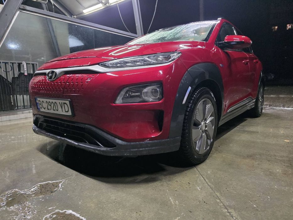 Hyundai kona electric 2019 рік, 64кв, 140000 гарна комплектація