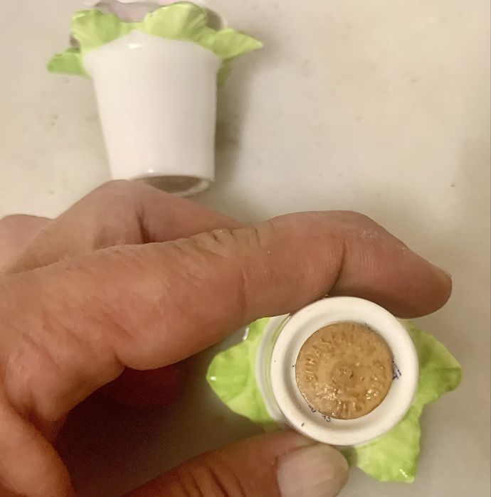 Saleiro e pimenteiro em porcelana Ingleses Coalport