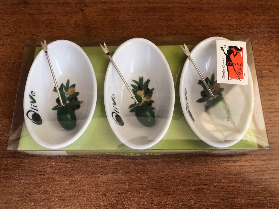 Керамический набор из трех пиал для оливок и маслин с вилочками