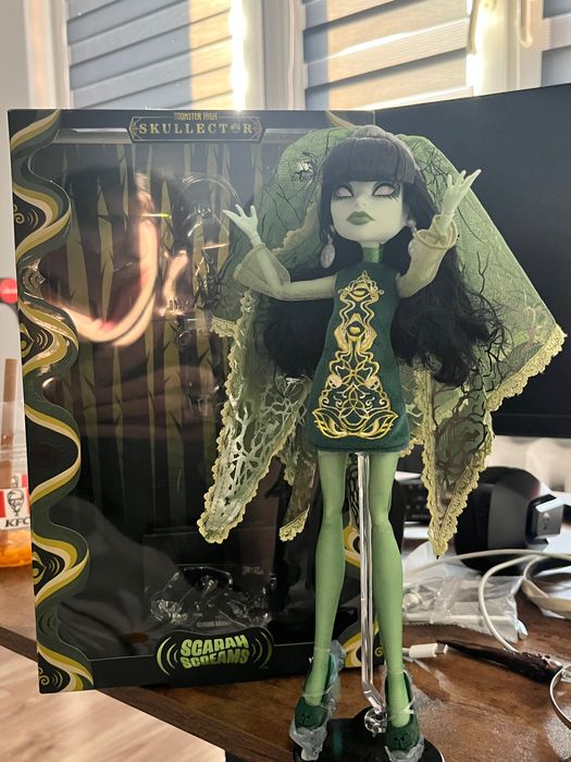 Monster High Scarah Screams Skullcollector.