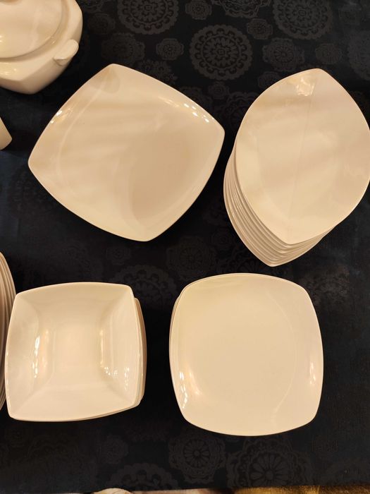 Serviço jantar para 12 pessoas (95 peças)