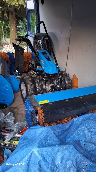 ,,Ogrodnik "Odśnieżanie i utrzymanie chodników ,podjazdów