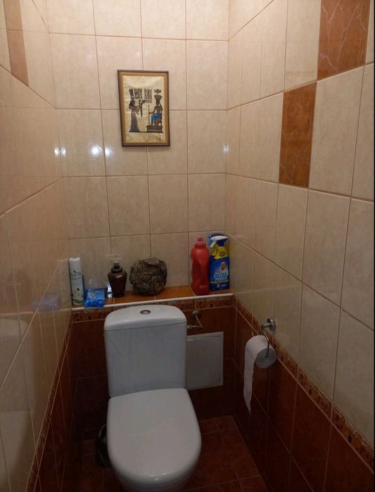 Продається 2 кімнатна , 54 м, вул. Дніпровська.
