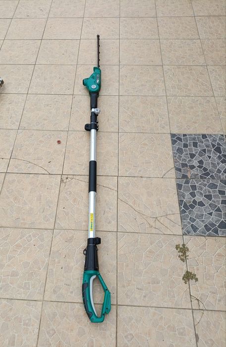 Aparador de sebes telescópico a bateria