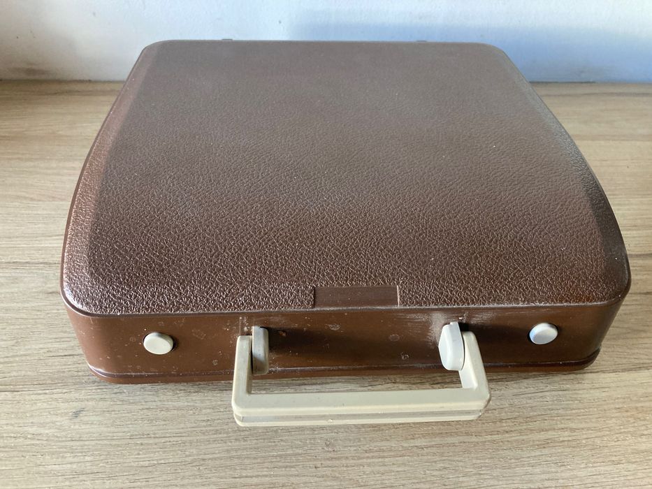 Máquina de escrever  **  Olivetti 82