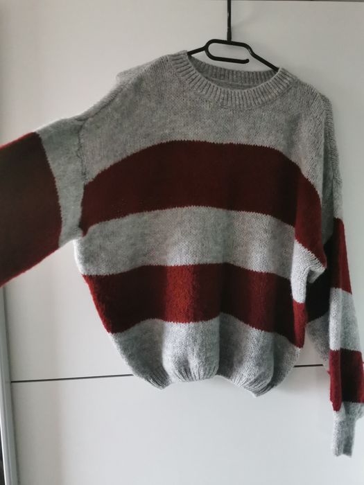 Miękki sweter damski w paski