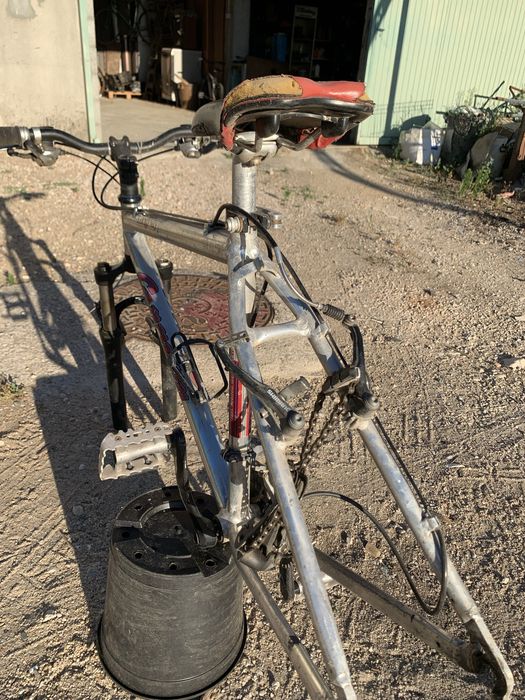 Vendo bicicleta de btt a precisar de reparações .