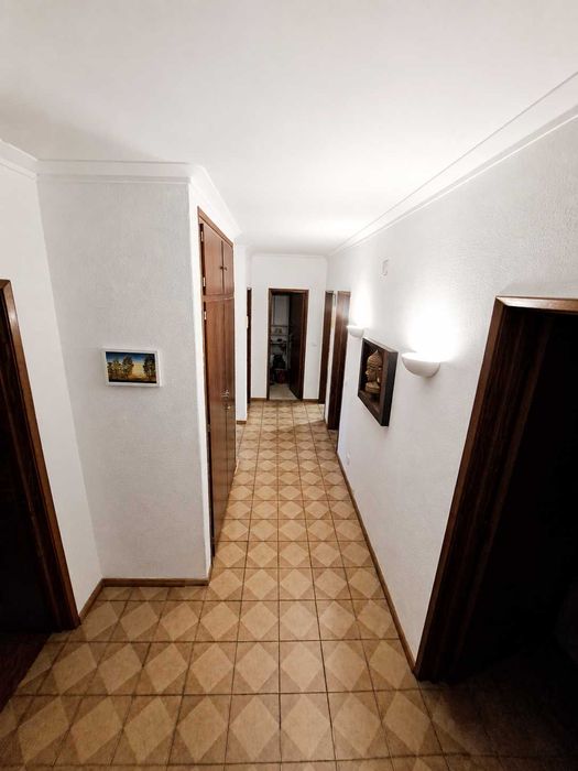 T4 com cave independente T1 e garagem privativa junto ao Jardim Municipal de Vendas Novas – ideal para família ou investimento