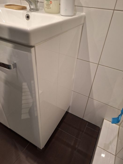 Szafka łazienkowa z umywalką