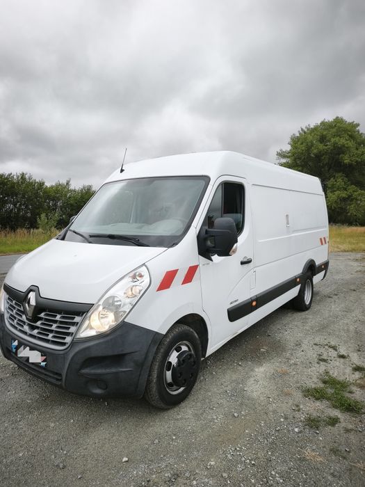 Renault Master Automat 6 osobowy 2.3d 150 km  Hak 3500  na bliźniaku