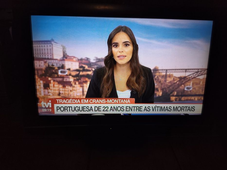 Televisão LCD Panasonic TX-32LE8F. 32 polegadas