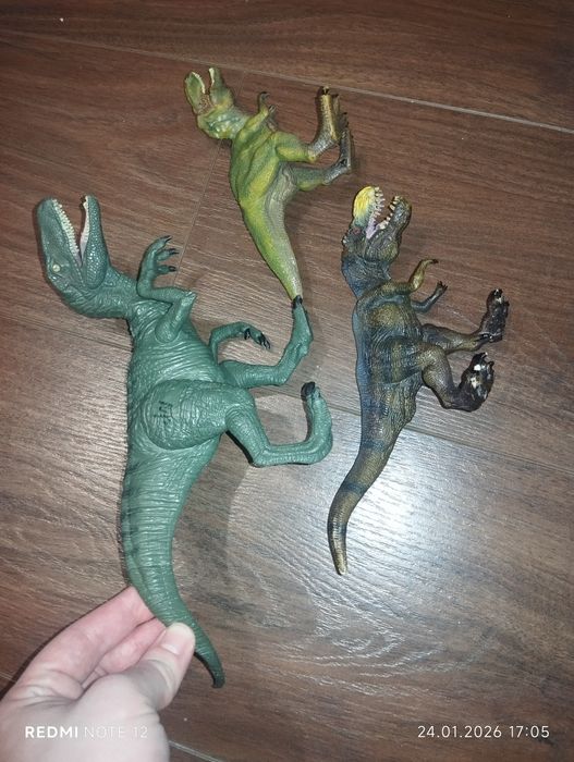 Фігурки динозаврів