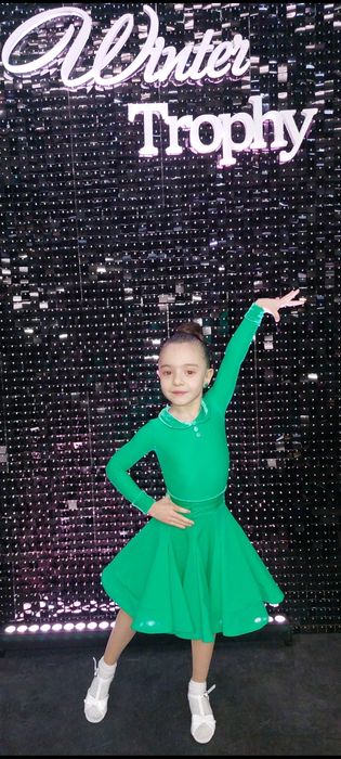 Продам бейсик
Chrisanne Clover
Цен