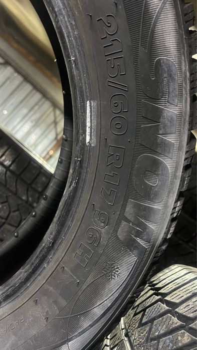 Комплект зимової гуми 215/60/17