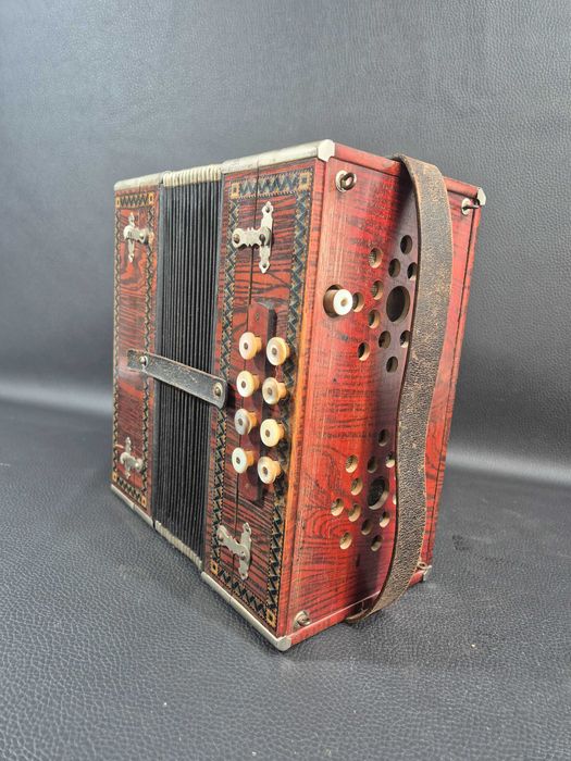 triumph-germany niedużyakordeon guzikowy