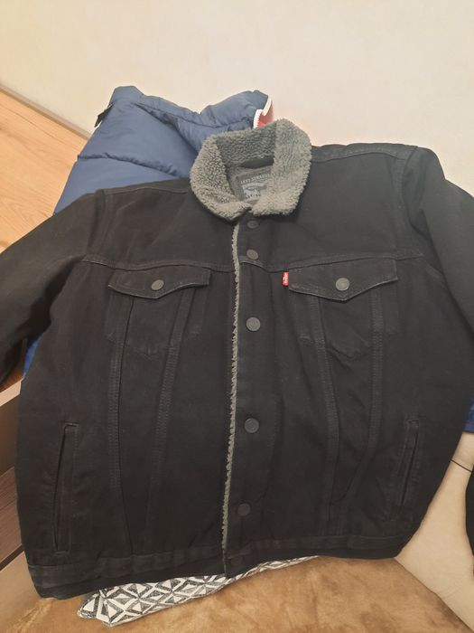 Куртка Levi's  M розмір