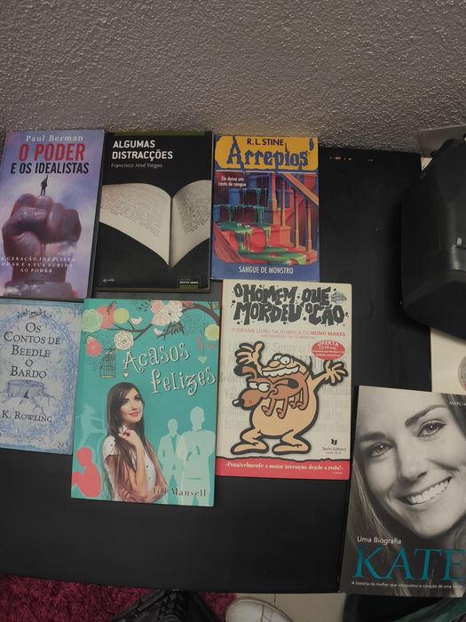 Lote de livros (Eça de Queiroz, Almeida Garrett, Kafka, etc)