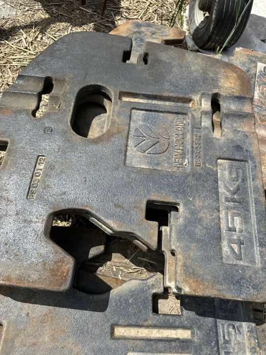 Sprzedam obciążnik new holland 45kg 18 sztuk 810kg