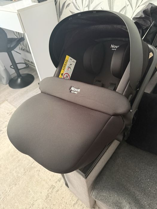Автокрісло Carello Nova