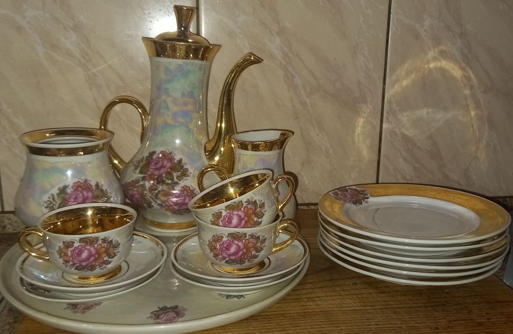 Сервізи фарфорні