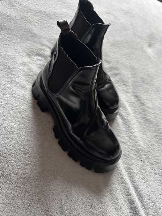 Продам лакові ботінки