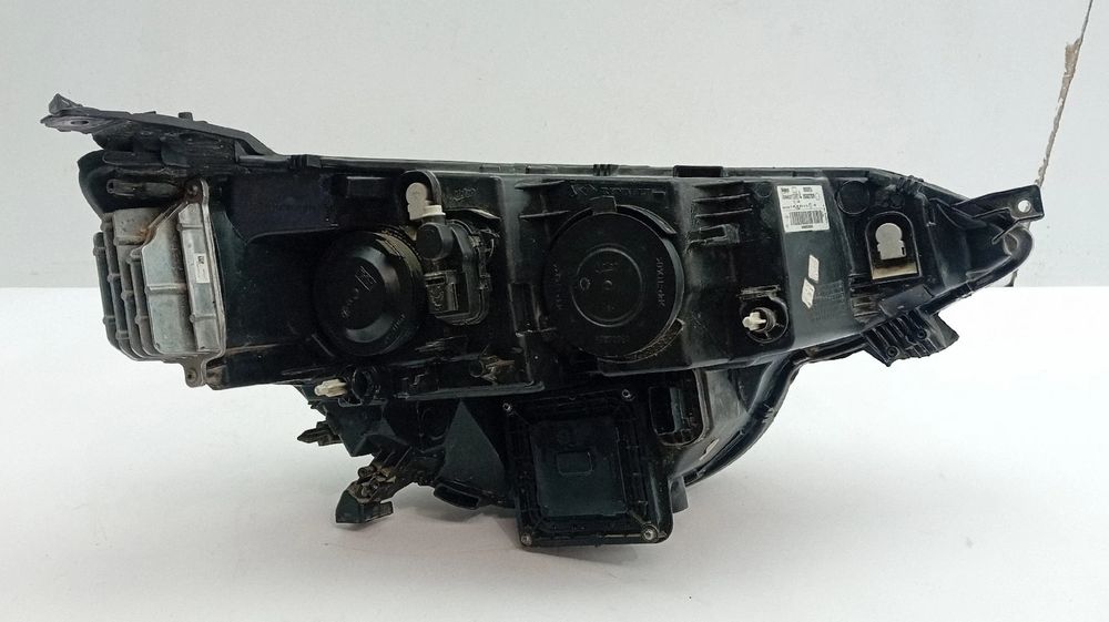 Ótica / farol esquerda RENAULT Megane IV (B9A/M_)