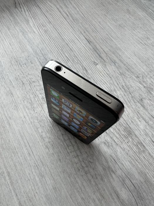 iPhone 4S 16 GB Black – iOS 6.1.3 – 80 kultowych gier – stan bardzo dobry