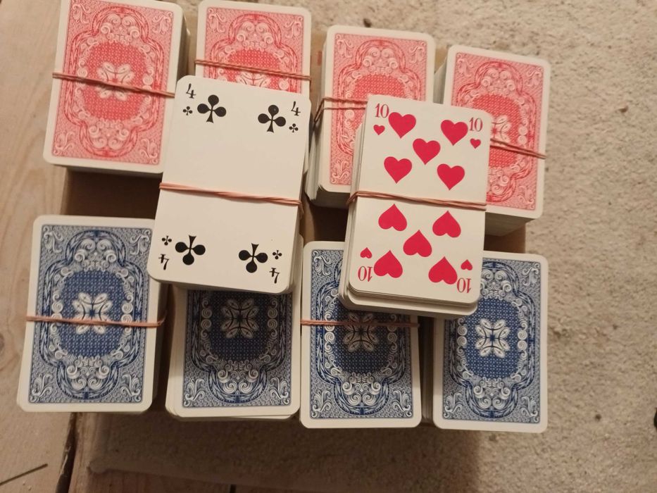 Sprzedam karty do gry