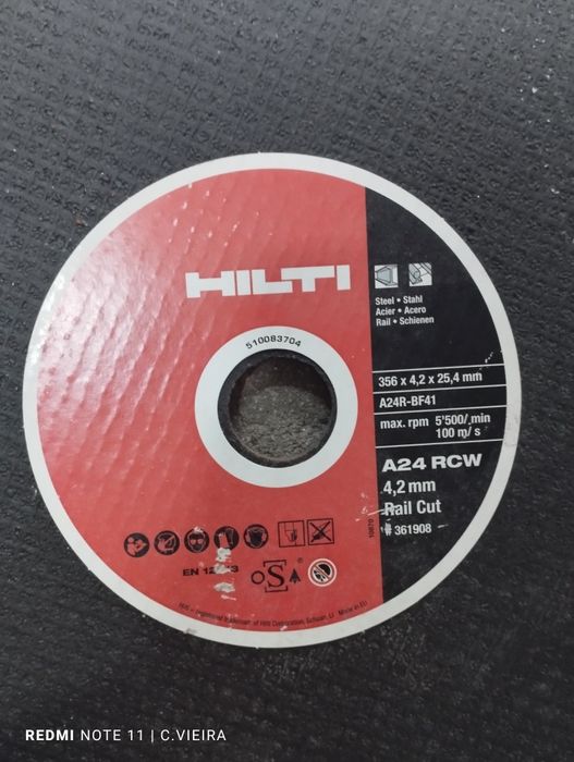 3 discos de ferro e 1 de betão