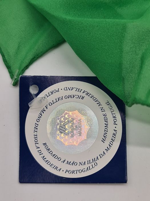 Lenço senhora verão bordado verde certificado da Madeira