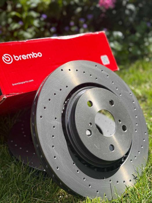 Brembo. Перфоровані гальмівні диски Lexus RX, ES, NX.