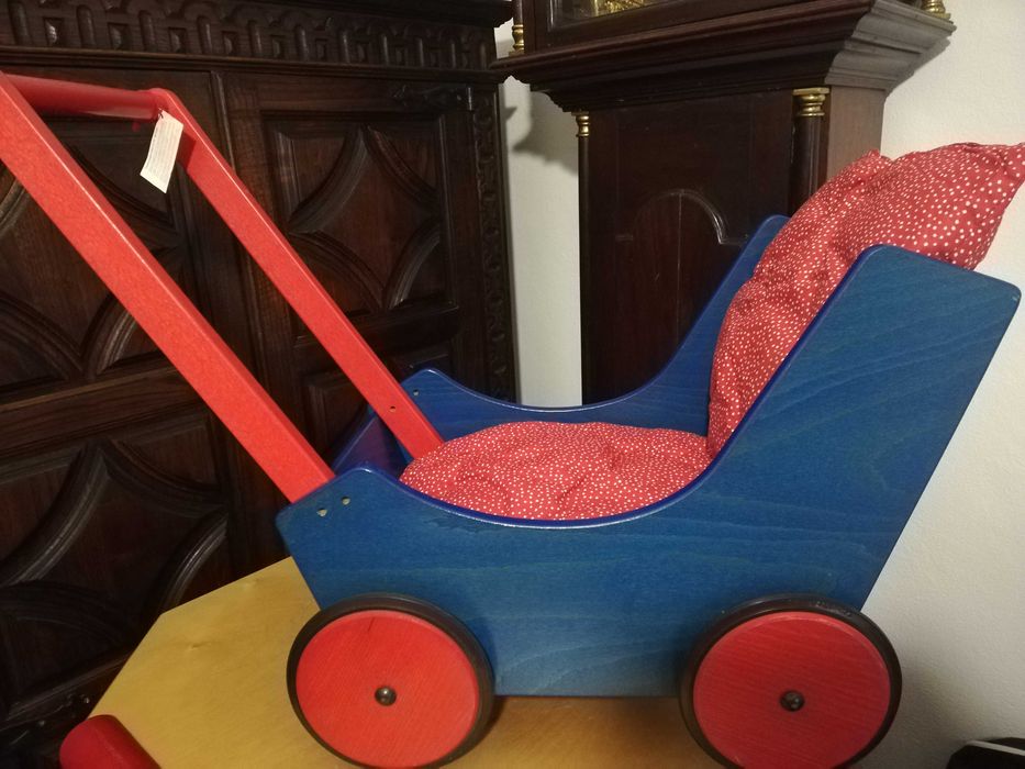 Carrinho Bonecas em madeira