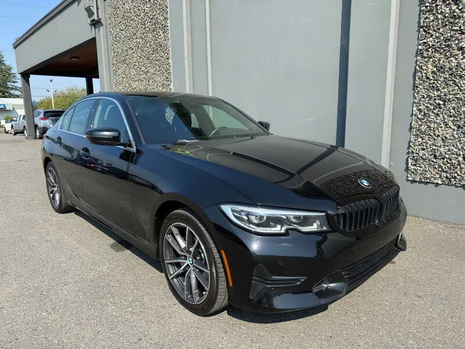 BMW 330xi      2020