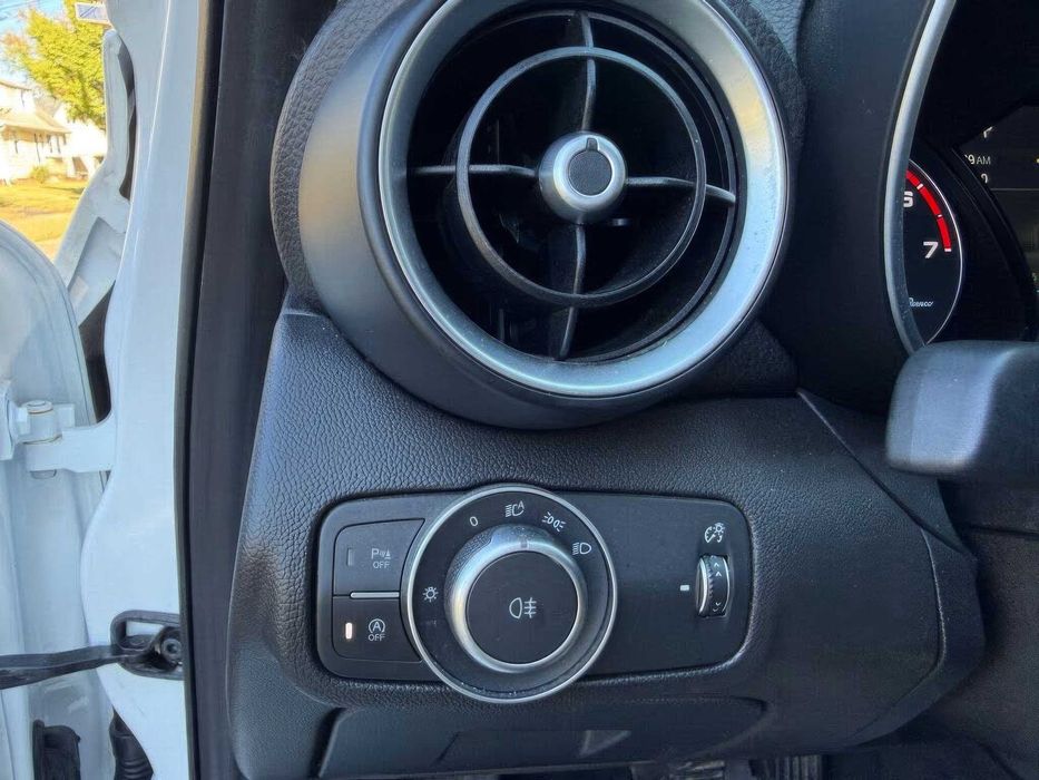 Alfa Romeo Giulia      2018