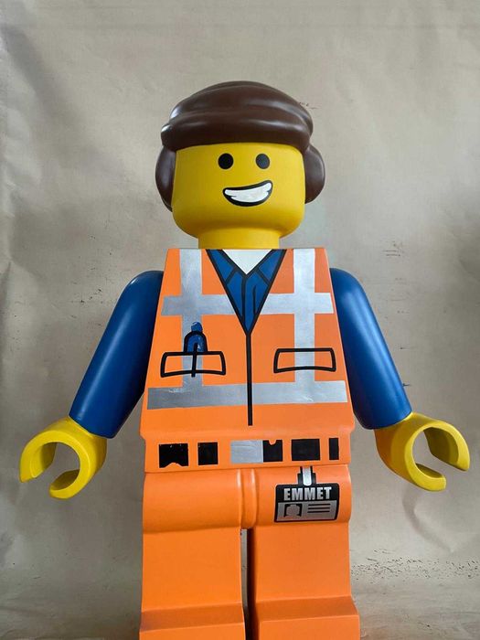 LEGO Emmet Gigante 1,35m | Figura Decorativa The LEGO Movie