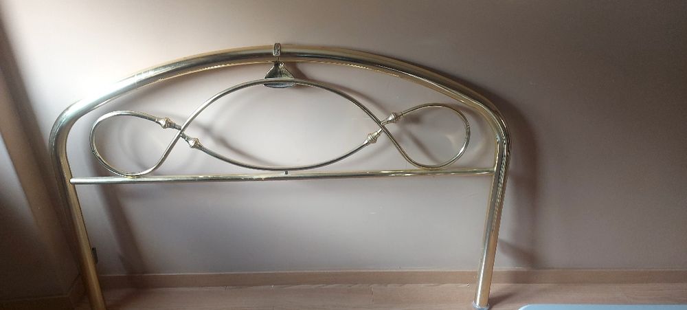 Cama de casal em latão (verdadeiro)