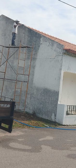 Todo tipo das obras,pintura,chão flutuante,azulejos,telhados etc