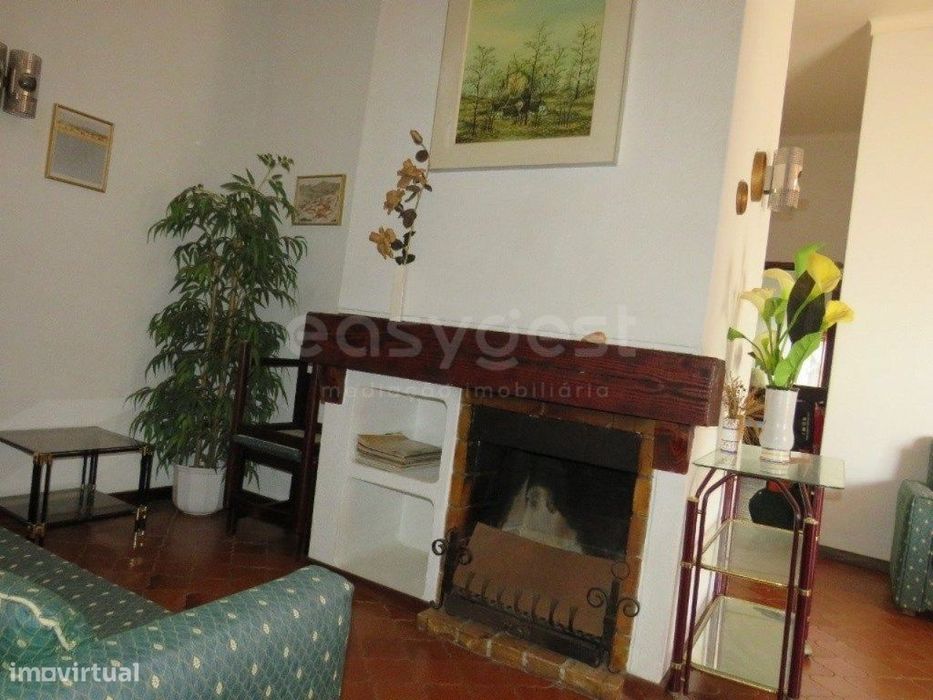 Apartamento T2 com terraço localizado na Vila de Armação de Pêra