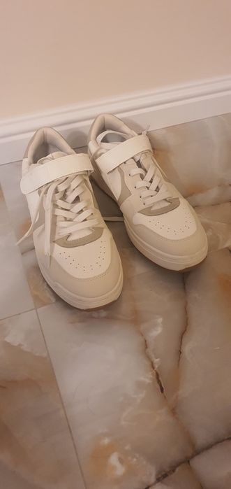 Nowe buty sportowe H & M. 42